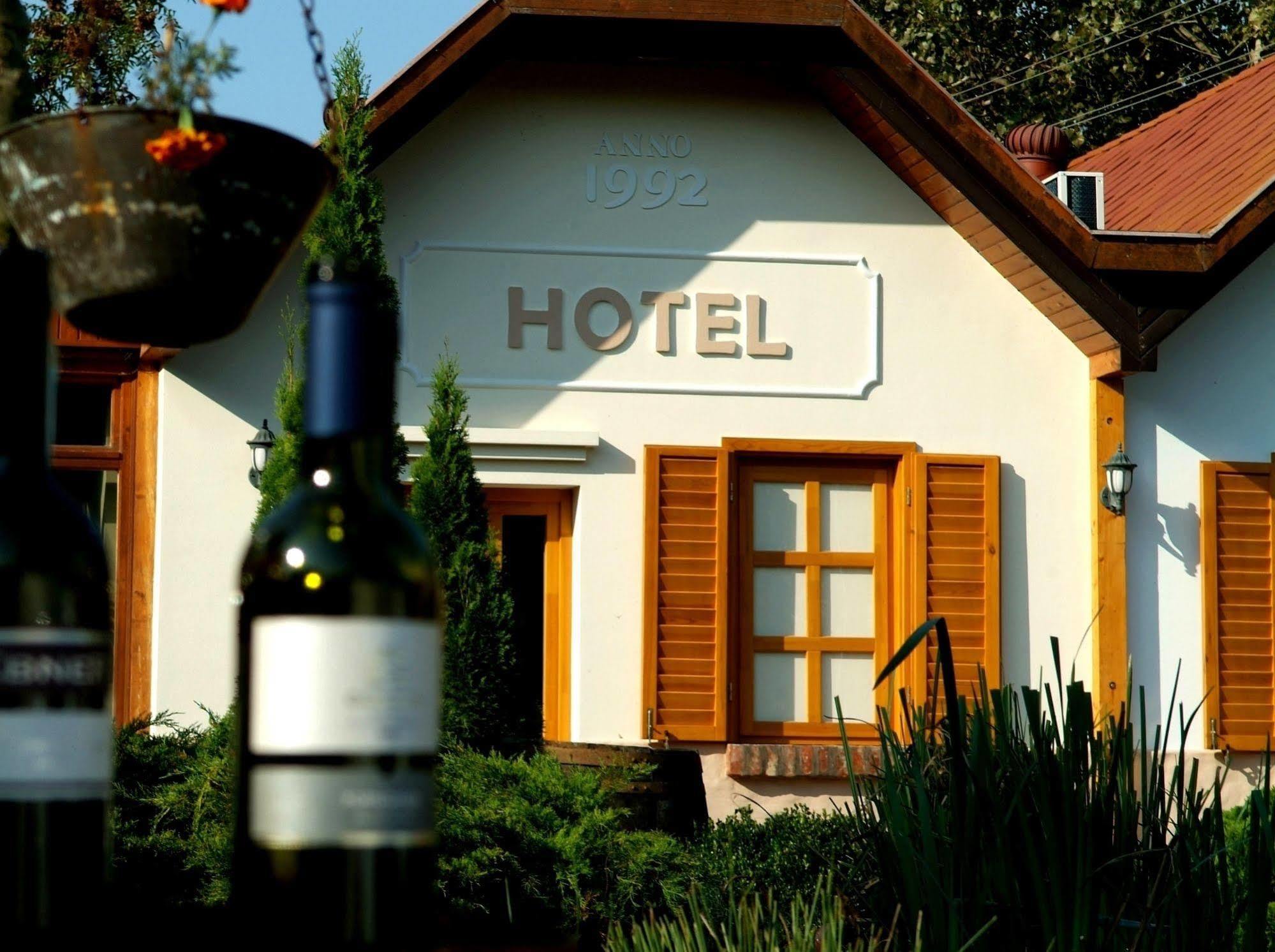 Hotel Vineyard Inn - Szoloskert Nagykanizsa Exteriör bild